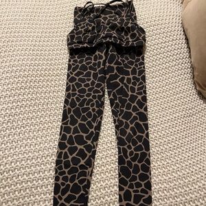 Strut this tortoise giraffe set one size. Very rare.